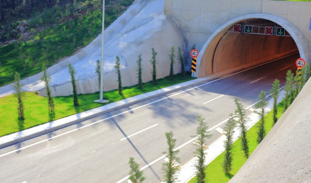 Nowy tunel pod torami kolejowymi w Kobyłce na Mazowszu znacznie poprawia komunikację i bezpieczeństwo
